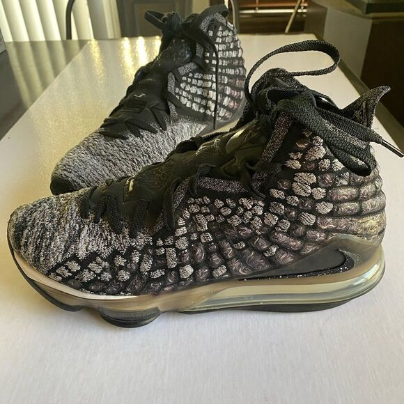 NIKE Lebron 17 “In the Arena” BQ3177-002 Basketball Shoes Size 11 - Picture 1 of 13